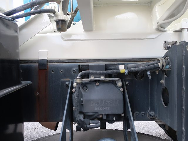中古トラック いすゞコンクリートミキサー車 ＃10