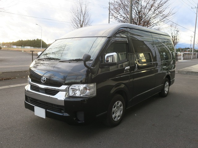 [Lease/Rental Only Vehicle] 2023 Toyota Hiace Wagon Grand Cabin, 10-seater, Gasoline, 4-door, Power Steering Doors, Rearview Camera, Navigation System