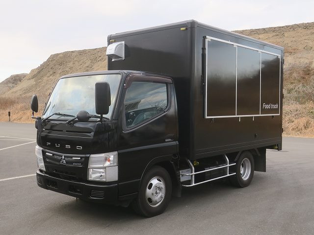 2015 Mitsubishi Fuso Canter kitchen car, refrigerator, 2-bowl sink, electric water pump, stainless steel workbench, ventilation fan, ice storage, 2 hanging shelves, 4 electrical outlets, breaker, external power cord included