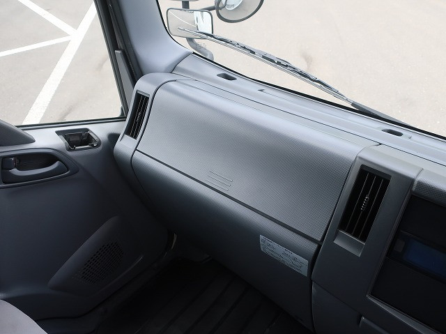 中古トラック いすゞ冷凍バン ＃16