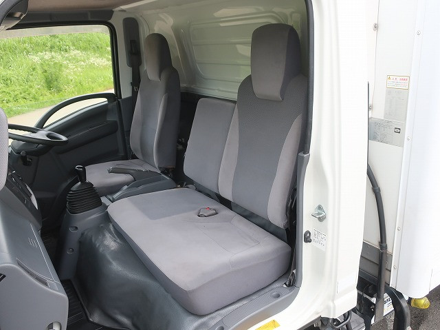 中古トラック いすゞ冷凍バン #24