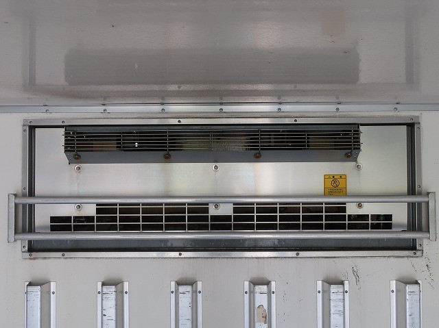 中古トラック いすゞ冷凍バン ＃8