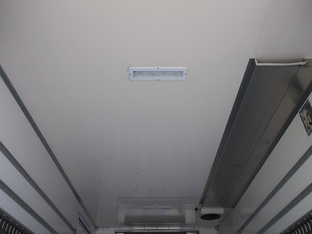 中古トラック いすゞ冷凍バン ＃9