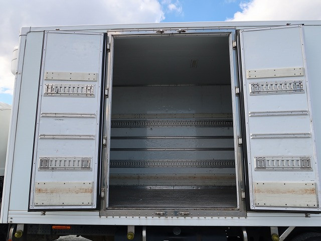 中古トラック いすゞ冷凍バン ＃8