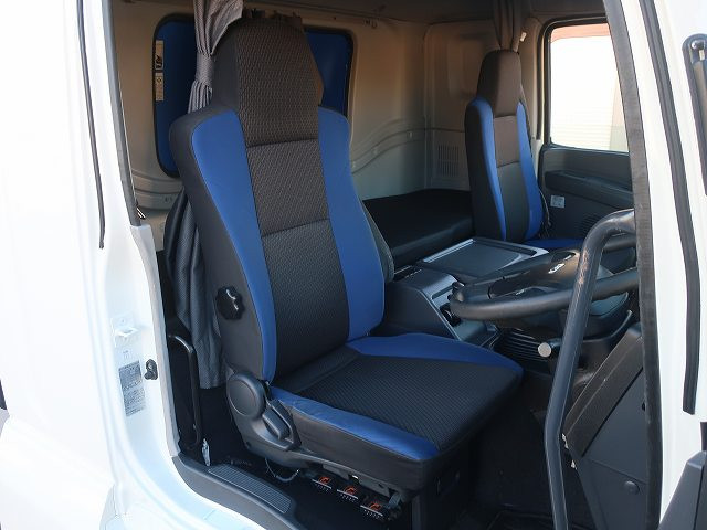 中古トラック いすゞ冷凍バン ＃14