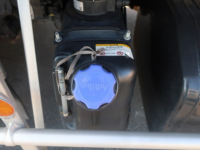 中古トラック いすゞ冷凍バン ＃9