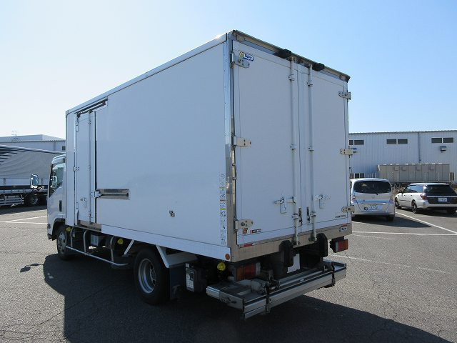 中古トラック いすゞ冷凍バン ＃4