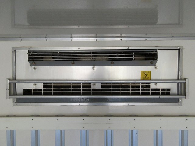 中古トラック いすゞ冷凍バン ＃7