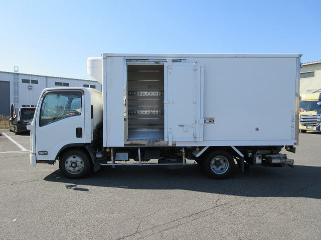 中古トラック いすゞ冷凍バン ＃8
