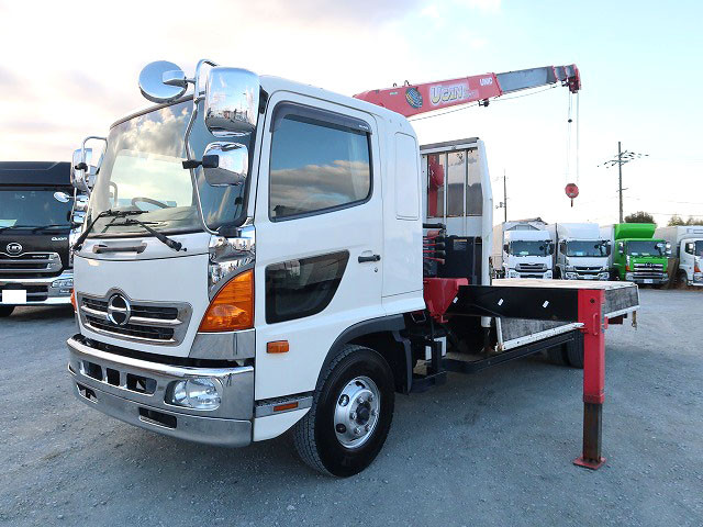 2013 Hino Ranger, flatbed truck with medium-sized crane, 5400 body, 4-speed UNIC, radio-controlled, square legs, 240 horsepower 