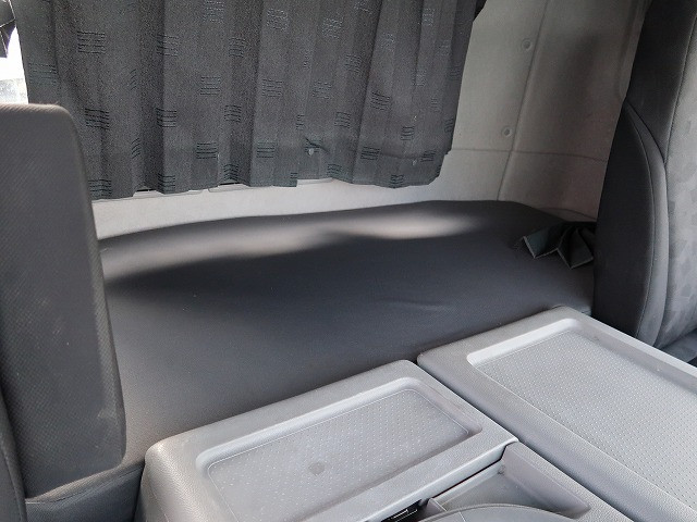 中古トラック UDトラックストラクタヘッド ＃23