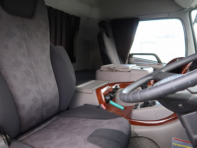 中古トラック UDトラックストラクタヘッド ＃13