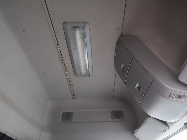 中古トラック UDトラックストラクタヘッド ＃24