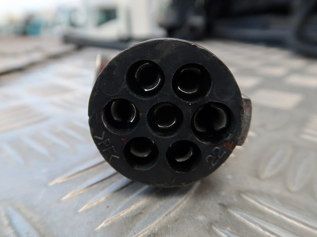 中古トラック UDトラックストラクタヘッド ＃7