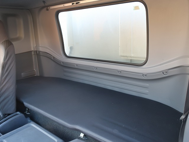 中古トラック いすゞ冷凍バン ＃23