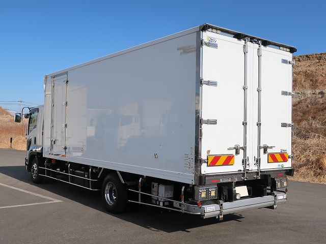 中古トラック いすゞ冷凍バン ＃4