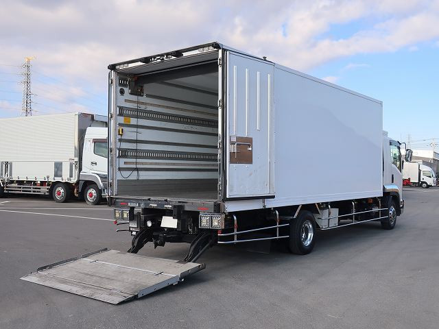 中古トラック いすゞ冷凍バン ＃6