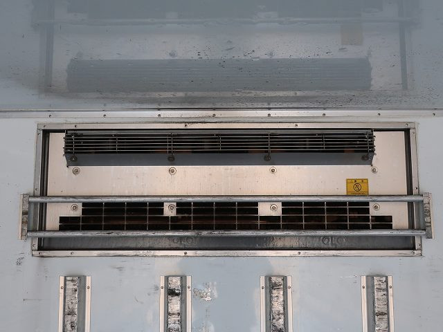 中古トラック いすゞ冷凍バン ＃8