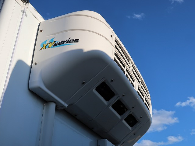 中古トラック いすゞ冷凍バン ＃9