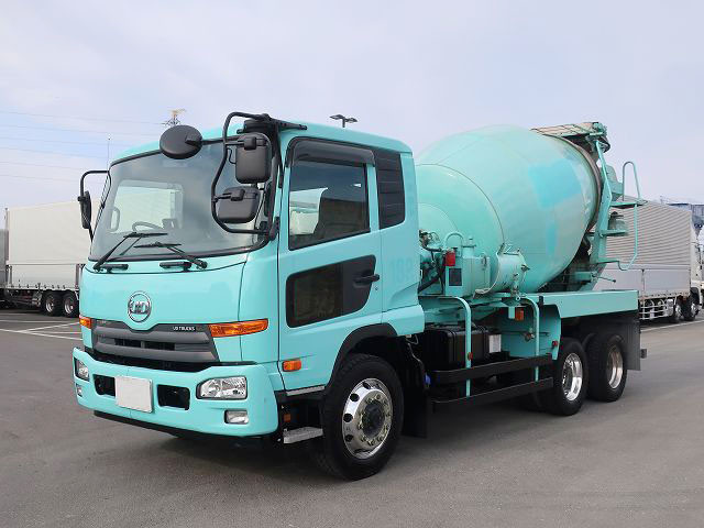 中古トラック UDトラックスコンクリートミキサー車