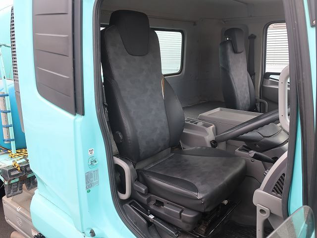 中古トラック UDトラックスコンクリートミキサー車 ＃14