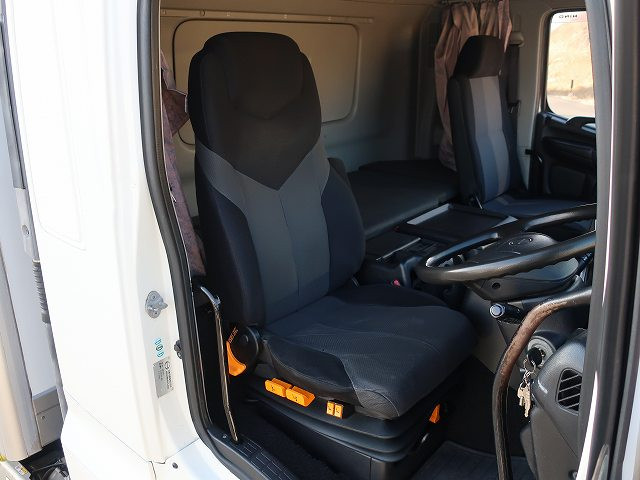 中古トラック 日野冷凍バン ＃17