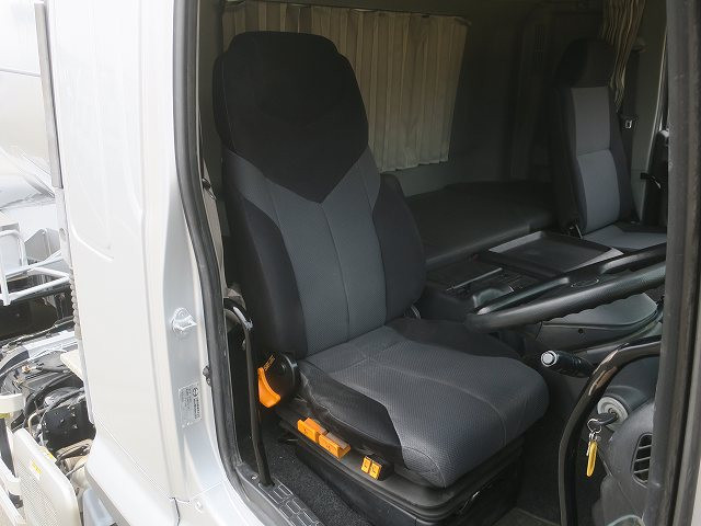 中古トラック 日野粉粒体運搬車 #13