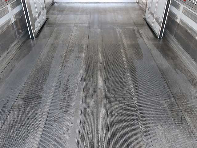 中古トラック 三菱ふそう冷凍バン ＃8