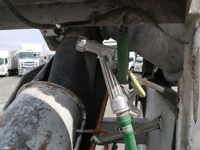 中古トラック いすゞコンクリートミキサー車 ＃10