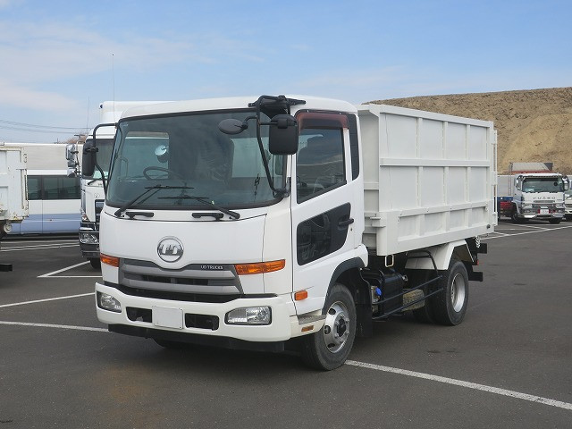 UDトラックス　ダンプ