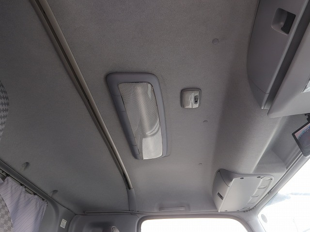 中古トラック いすゞ冷凍バン ＃24