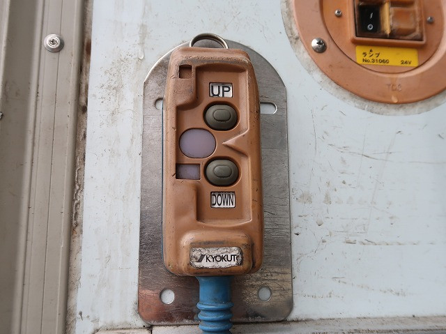 中古トラック いすゞ冷凍バン ＃9