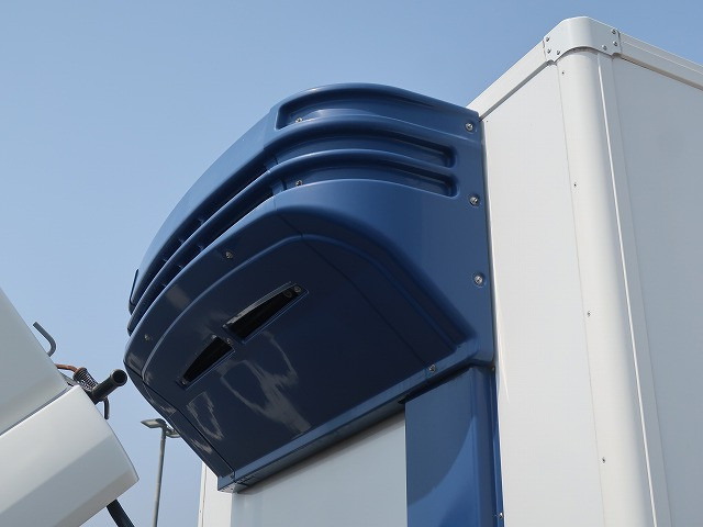 中古トラック いすゞ冷凍バン ＃11