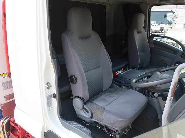 中古トラック いすゞ冷凍バン ＃15