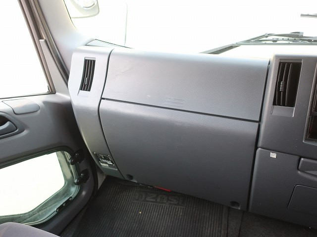 中古トラック いすゞ冷凍バン ＃16