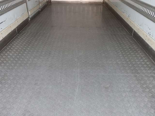 中古トラック いすゞ冷凍バン ＃8