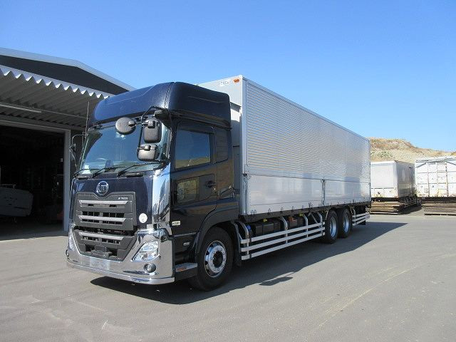 UDトラックス　アルミウィング／幌ウィング