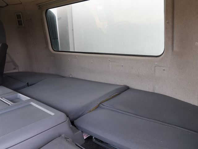 中古トラック 三菱ふそう冷凍バン ＃23