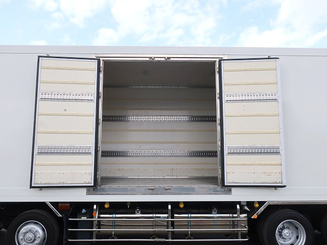 中古トラック 三菱ふそう冷凍バン ＃6