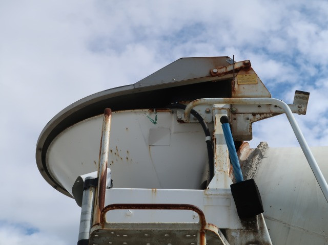 中古トラック UDトラックスコンクリートミキサー車 ＃8