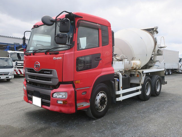 UDトラックス ミキサー車