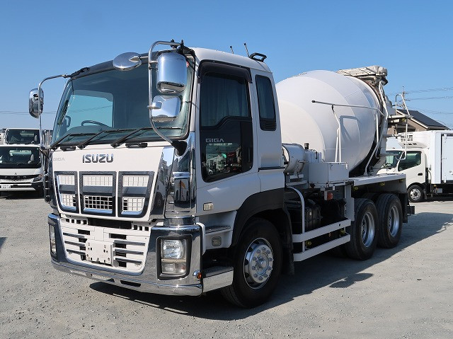 2012 Isuzu Giga Large Concrete Mixer Truck Shinmaywa Drum Capacity 8.7m3 Electric Hopper Cover
