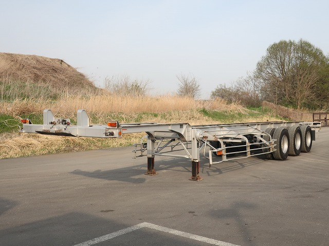 2003 model Yusouki 3-axle 40FT marine container chassis Maximum load 30.48t