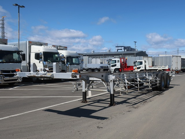 2000 model Yusouki 2-axle 40FT marine container chassis Maximum load 24t