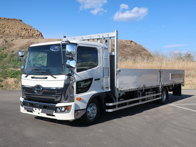 2018 Hino Ranger, medium-sized flatbed truck with aluminum block, 7200mm wide body, rear air suspension, 240 horsepower