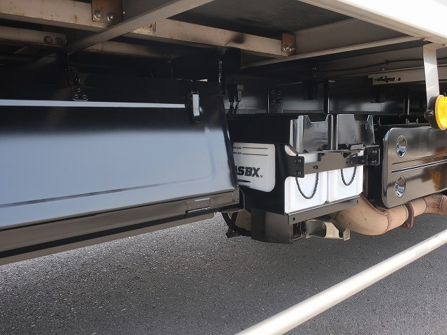 中古トラック いすゞ冷凍バン ＃16