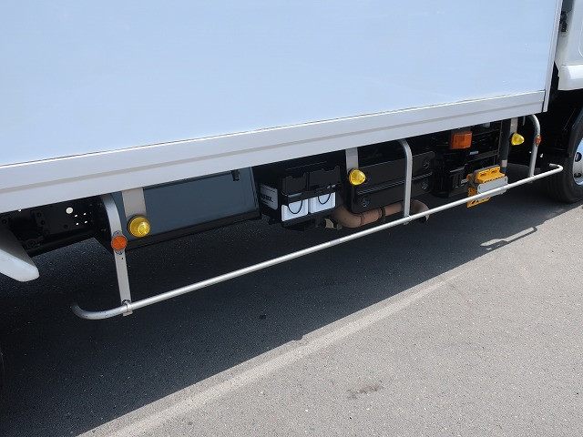 中古トラック いすゞ冷凍バン ＃18