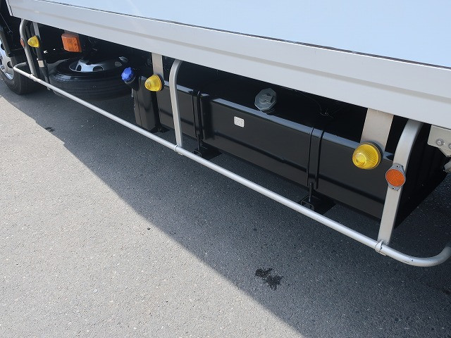 中古トラック いすゞ冷凍バン ＃19