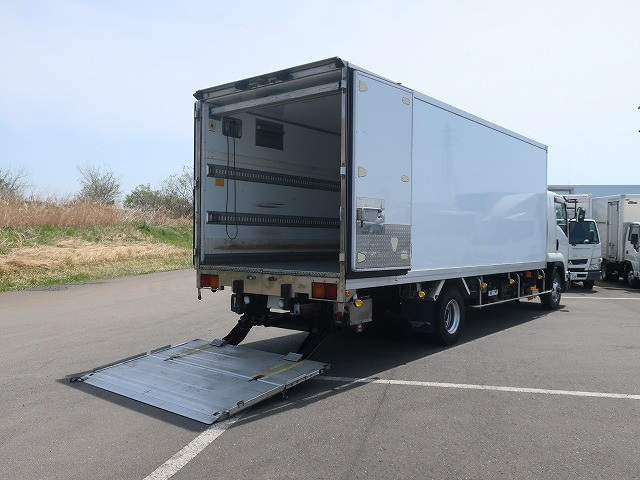 中古トラック いすゞ冷凍バン ＃8