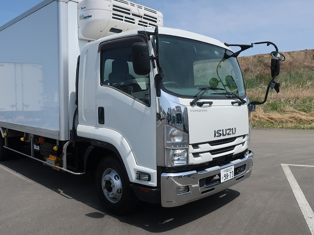 中古トラック いすゞ冷凍バン ＃10